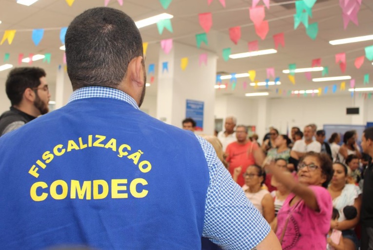 Superlotação e desrespeito a Lei das Filas são flagrados em agência do Bradesco em Manaus 