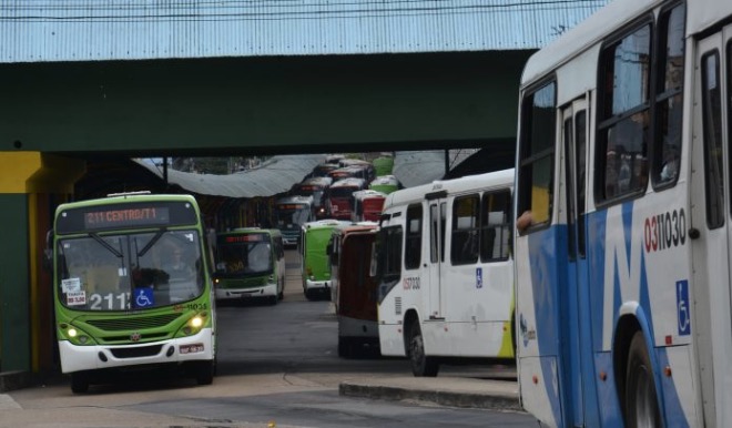 Cobradora de ônibus ganha R$ 11 mil na Justiça por ser exposta ao calor em Manaus
