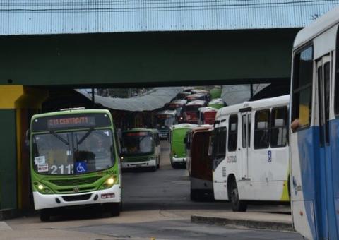 Cobradora de ônibus ganha R$ 11 mil na Justiça por ser exposta ao calor em Manaus