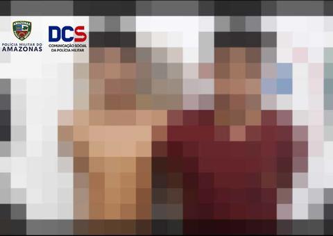 Adolescente são apreendidos ao serem flagrados depenando carro roubado em Manaus