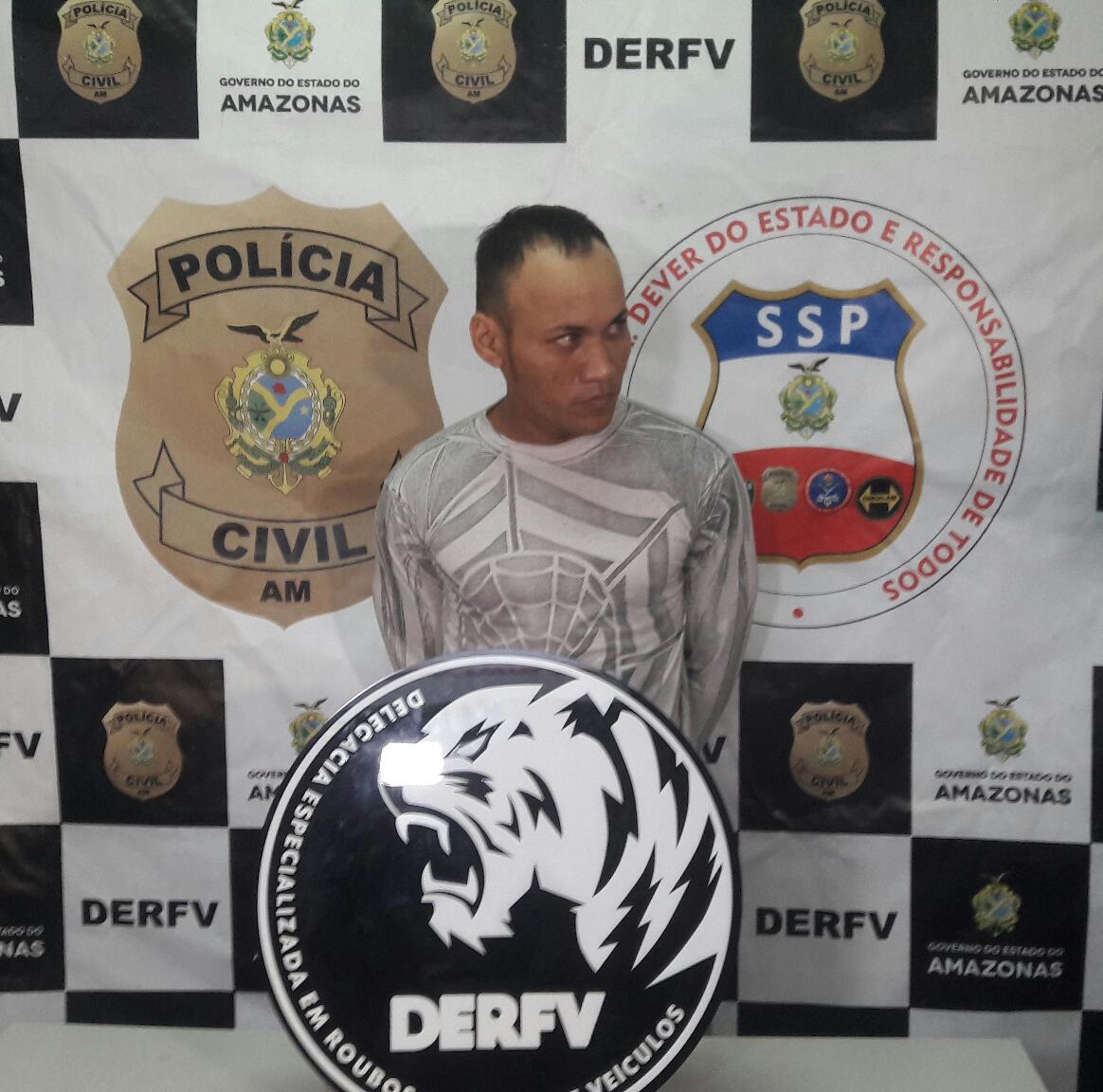 Vigilante de condomínio é preso com arma falsa e motocicletas roubadas  em Manaus