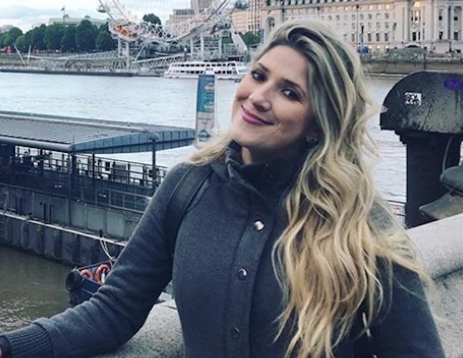 Dani Calabresa posa de fio-dental e fala sobre corpo: 'preciso me amar'  