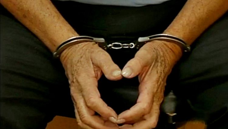 Idoso confessa ter matado e enterrado esposa no banheiro de casa há 24 anos