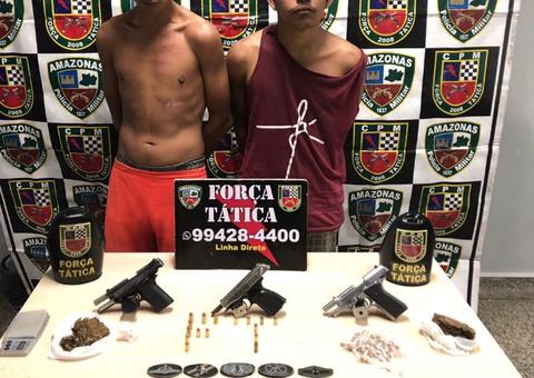 Com drogas e armamento pesado, dupla é presa durante perseguição policial em Manaus
