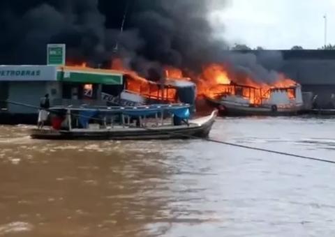 Explosão no Rio Amazonas destrói embarcações