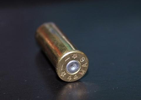 Mulher é atingida na cabeça por bala perdida em Manaus