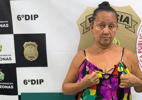 Mulher é presa suspeita de vender drogas dentro de casa em Manaus 