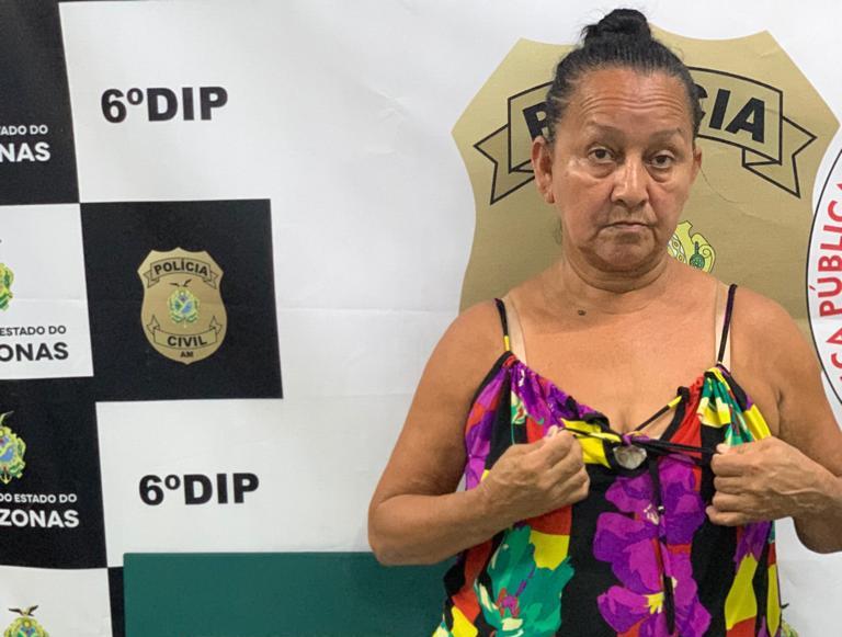 Mulher é presa suspeita de vender drogas dentro de casa em Manaus 
