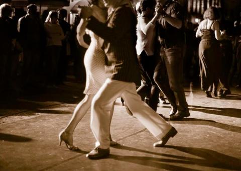 ‘Vem Bailar’ convida público a reviver bailes dançantes em Manaus 