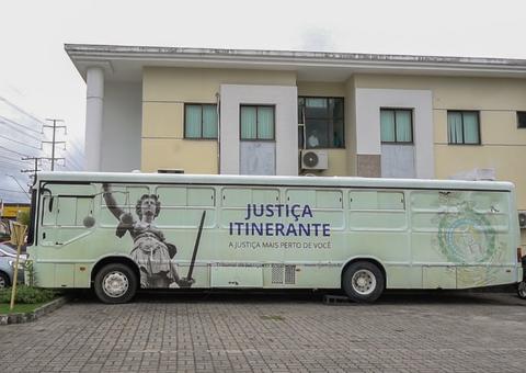 Justiça Itinerante estará em estacionamento de universidade neste mês em Manaus 