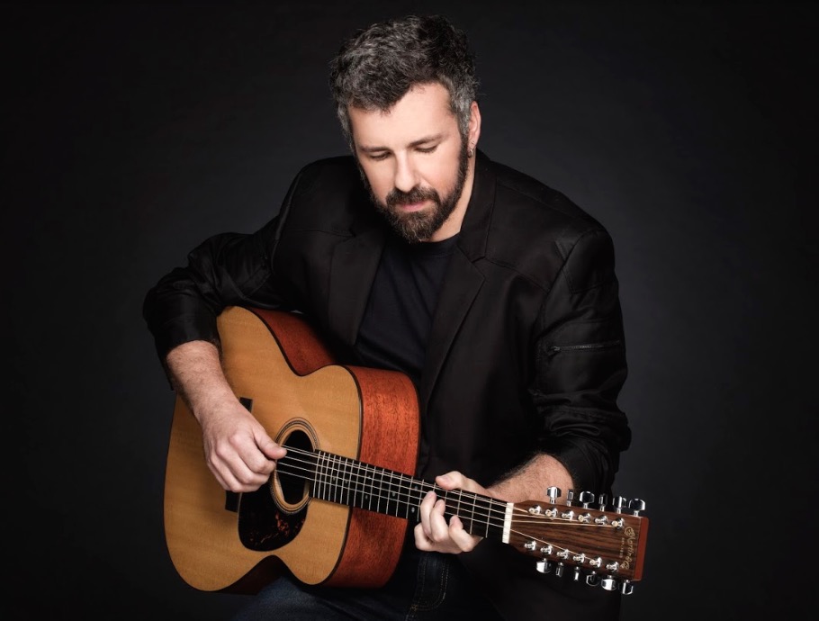 Emmerson Nogueira volta a Manaus cantando sua trajetória