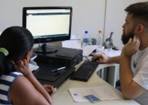 Serviços digitais do INSS são avaliados por usuários em agência do instituto