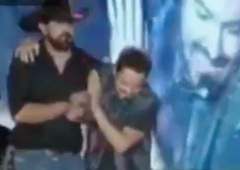 Após boatos de traição, Fernando confirma volta com Maiara durante show