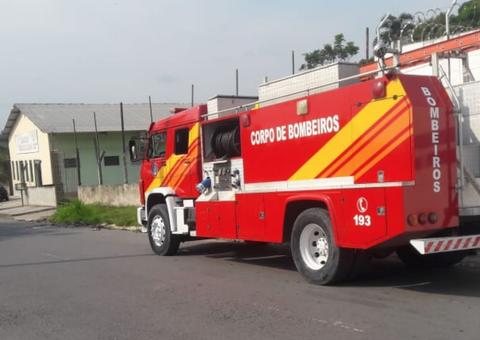 Casas ficam completamente destruídas após incêndio em Manaus