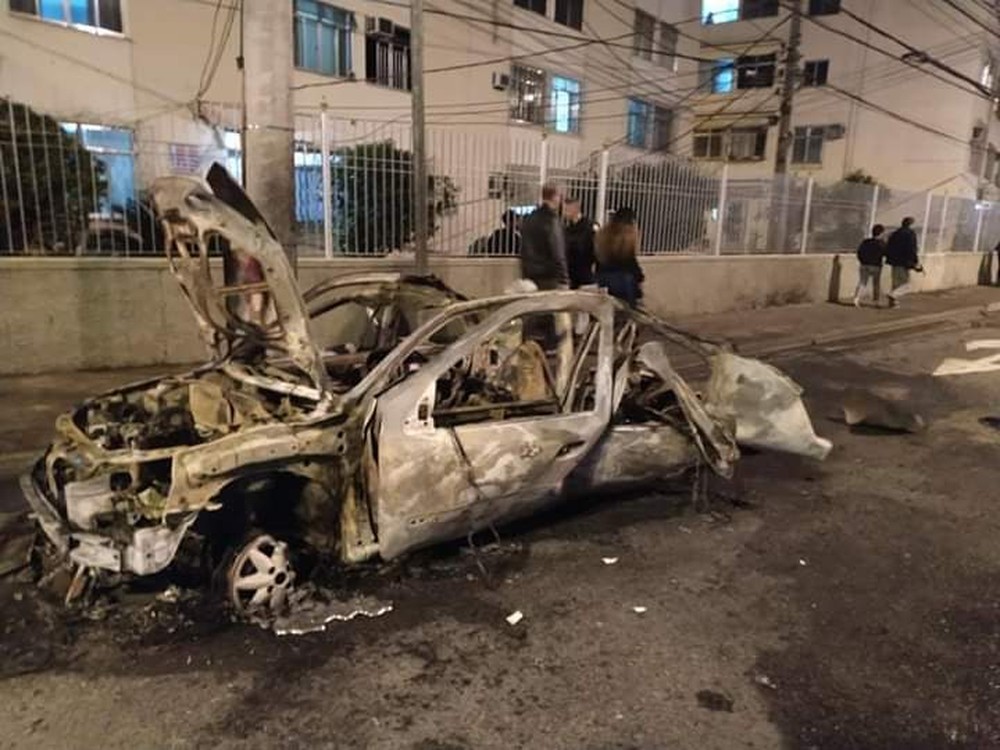 Homem é arremessado e morre após explosão de veículo 