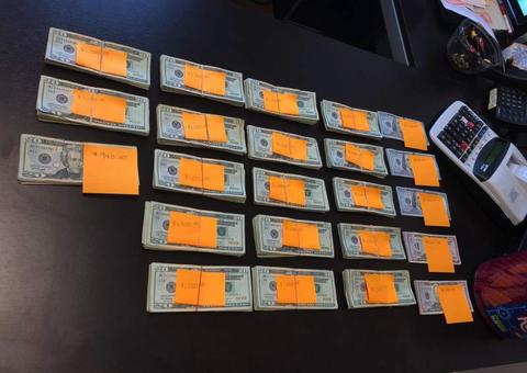 Homem recupera US$ 23 mil que jogou no lixo por engano nos EUA