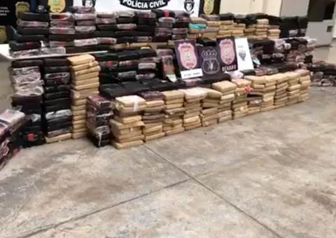 Grupo é preso com meia tonelada de drogas em flutuante no Amazonas