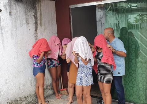Polícia resgata adolescentes em casa de prostituição e prende duas pessoas em Manaus