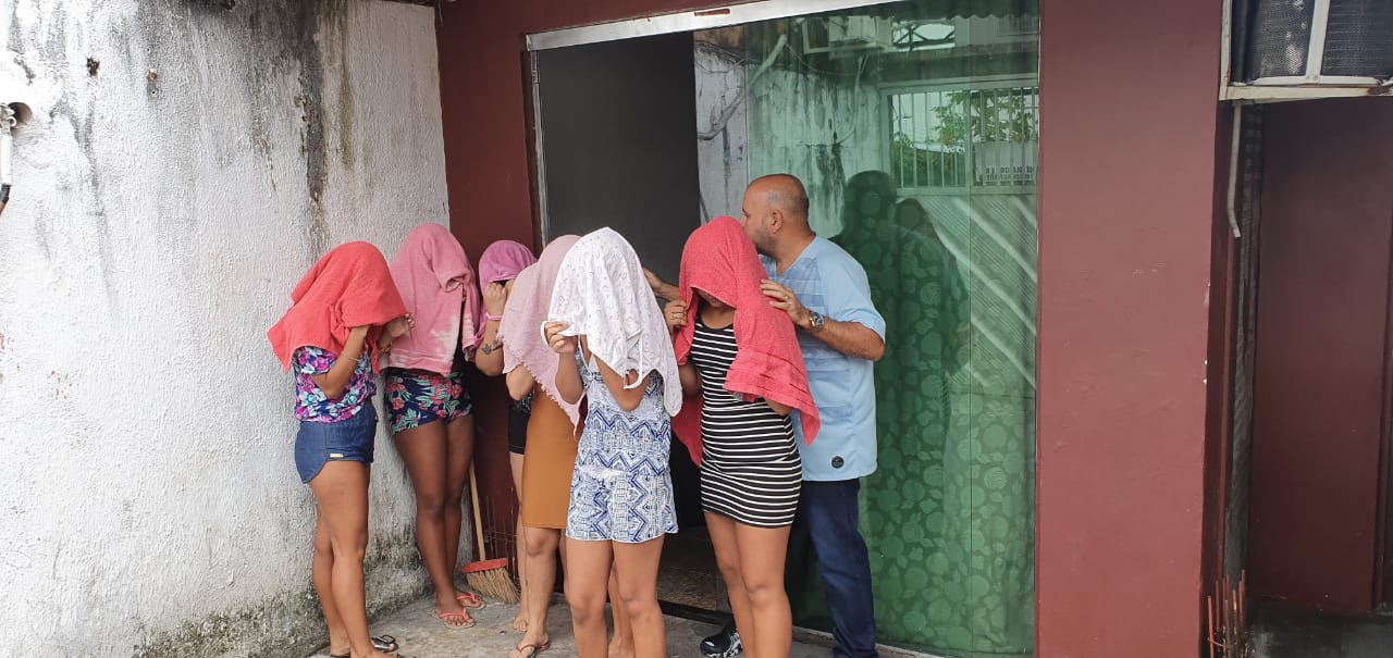 Polícia resgata adolescentes em casa de prostituição e prende duas pessoas em Manaus