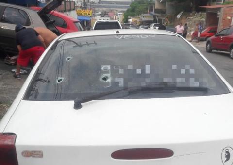 Pistoleiros efetuam mais de 20 tiros contra homem em rua de Manaus 