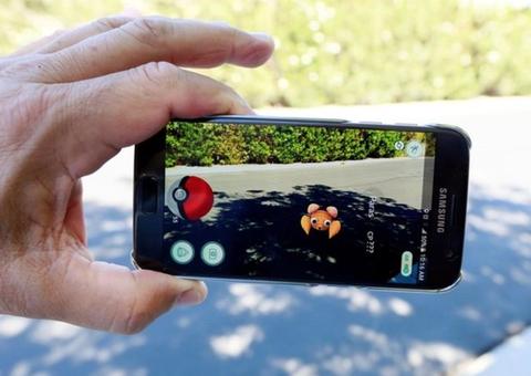 Jogador de Pokémon Go é confundido com ladrão após ser visto "fotografando" casas