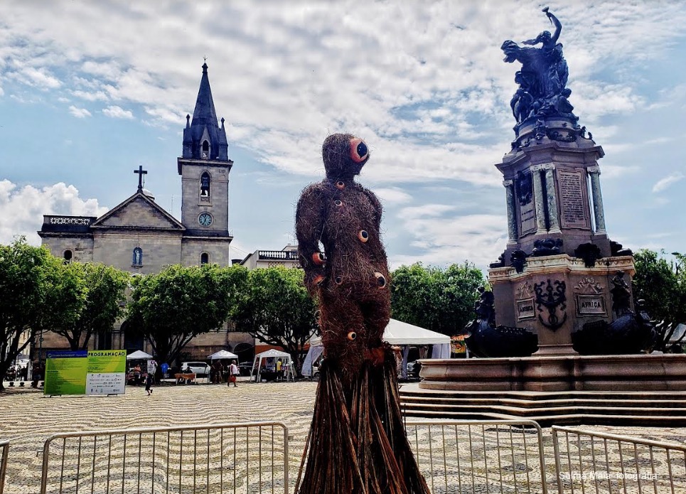 Esculturas de seres lendários da Amazônia são expostas na Feira da FAS