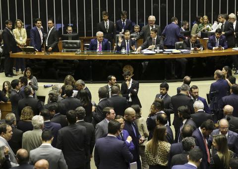 Câmara aprova texto-base da reforma da Previdência por 370 votos a 124