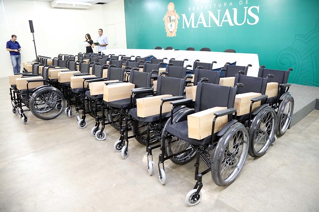 Prefeitura entrega cadeiras de rodas e garante a acessibilidade para 40 pessoas