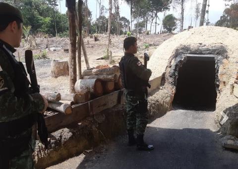 Forno clandestino de carvão é encontrado em área verde desmatada de Manaus 