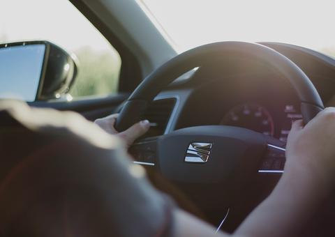 Jovem pega carona na saída de bar com ‘conhecido’ e é estuprada 