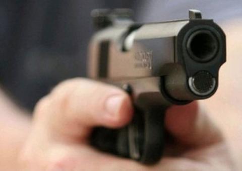 Homem é preso com três armas de fogo em Manaus 