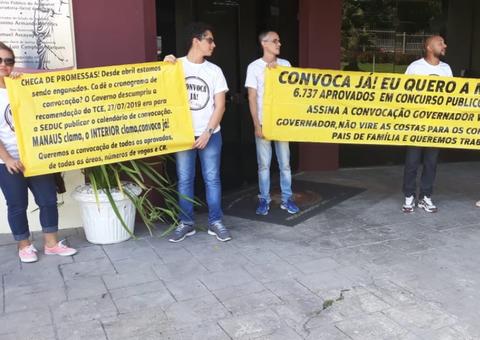 AO VIVO: Aprovados no concurso da SEDUC em 2018 reivindicam suas vagas