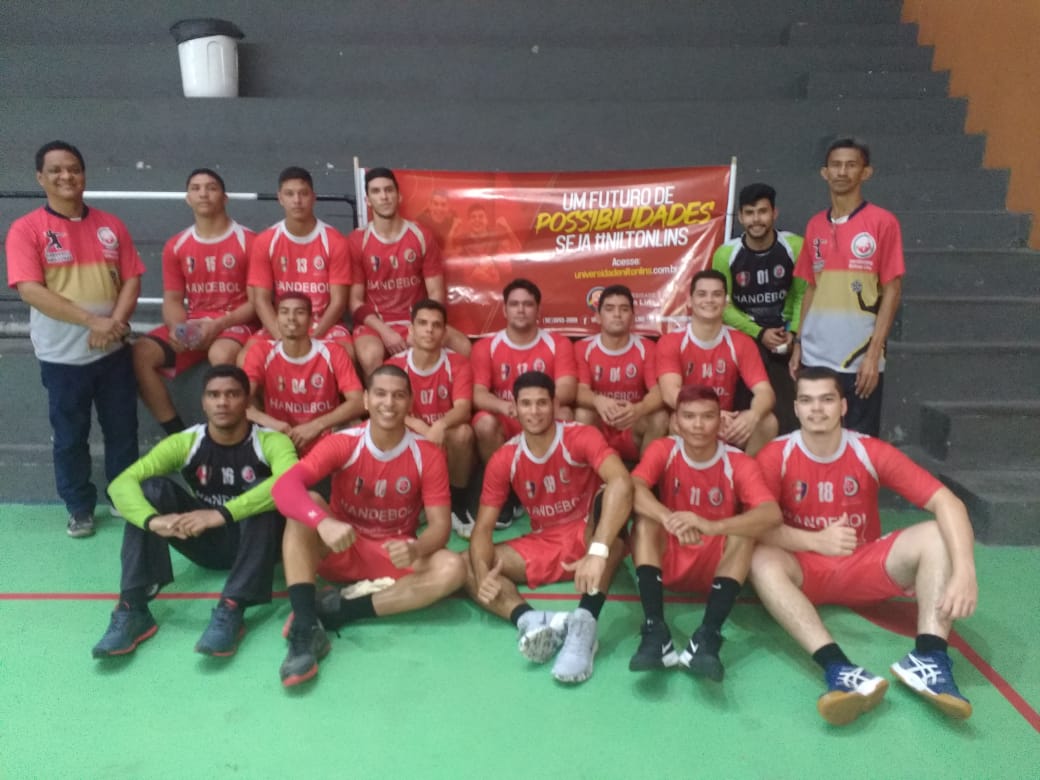 Universidade Nilton Lins comemora vitória em primeiro dia no JUBs