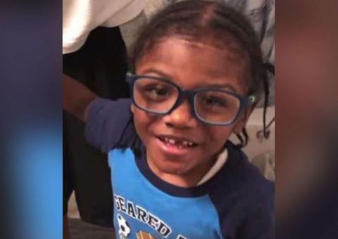 Mãe é presa suspeita de matar filho em banheira com água fervendo e jogar corpo no lixo