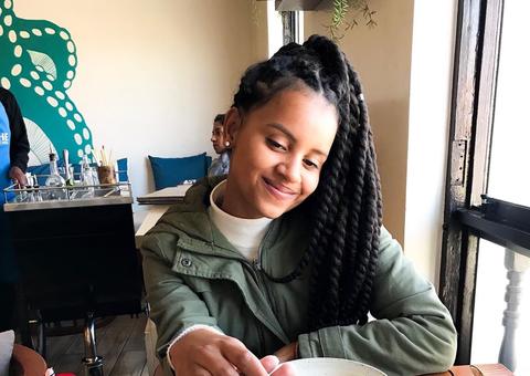 Ex-BBB Gleici curte viagem ao Peru com amiga e confunde fãs: 'assumiu?'