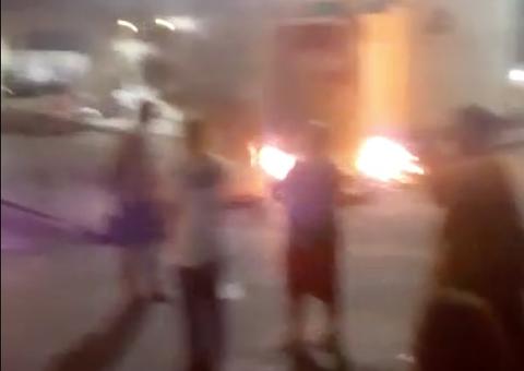 Vídeo: Revoltados, moradores protestam por conta da falta de energia em Manaus