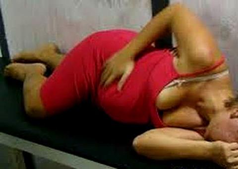 Jovem grávida é acusada de fazer programa e espancada pelo marido