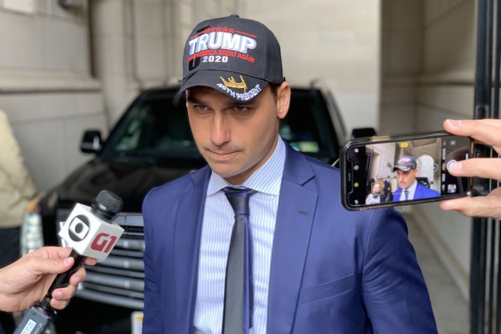 Donald Trump aprova indicação de Eduardo Bolsonaro à embaixada americana 