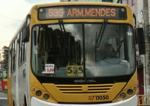 Grupo aterroriza passageiros e funcionários em assalto a ônibus em Manaus