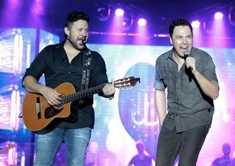 Prefeitura paga R$ 130 mil por show da dupla João Bosco e Vinícius no Amazonas