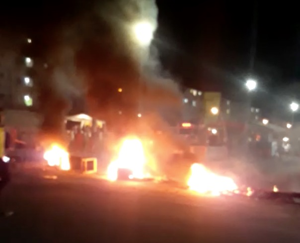 Em Manaus, moradores perdem comida por causa da falta de energia e descaso