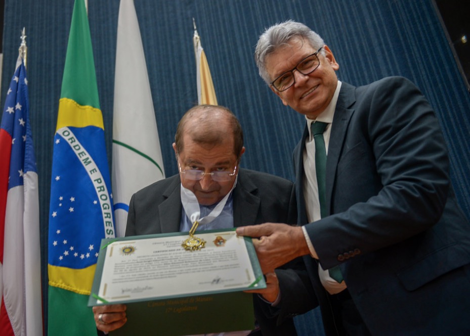 Dom Sérgio Castriani recebe Medalha de Ouro Cidade de Manaus