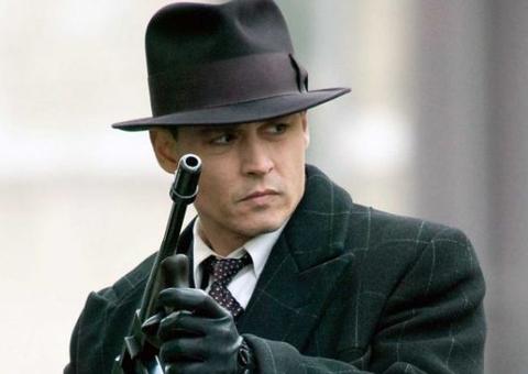 Johnny Depp fica bêbado em set de filmagem e tenta agredir funcionário