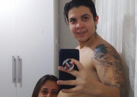 Homem trans engravida para realizar sonho do casal de ter filhos