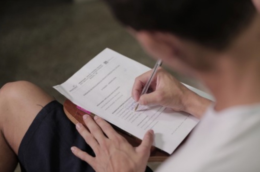 No AM, presos têm reforço em técnicas de redação para fazer o Encceja