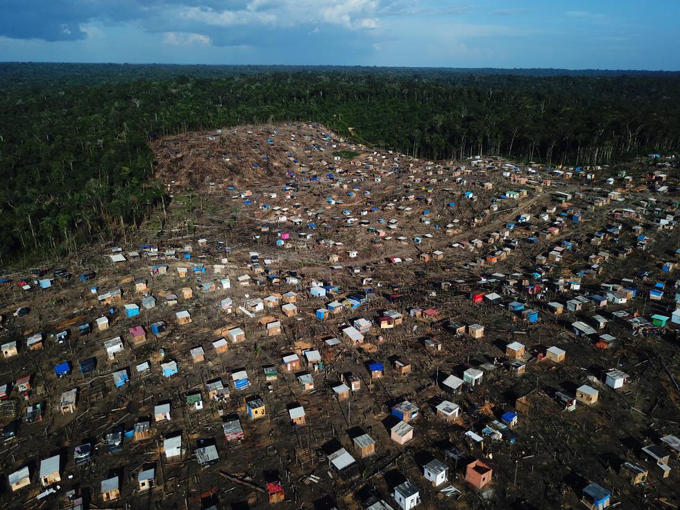  Área de invasão de terras em Manaus serve de “abrigo” para crime organizado, diz juiz