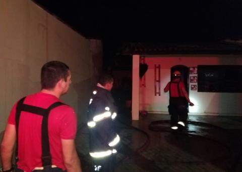 Cães são resgatados após casa pegar fogo em Manaus 