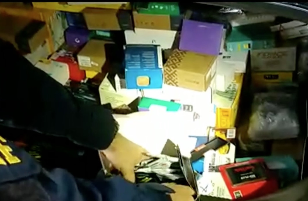 Dupla é presa com carga de anabolizantes e remédios sexuais proibidos no Brasil