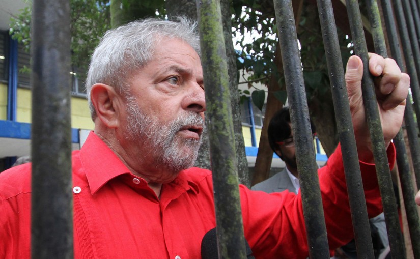 Lula rejeita direito a regime semiaberto e diz que só deixa prisão inocentado