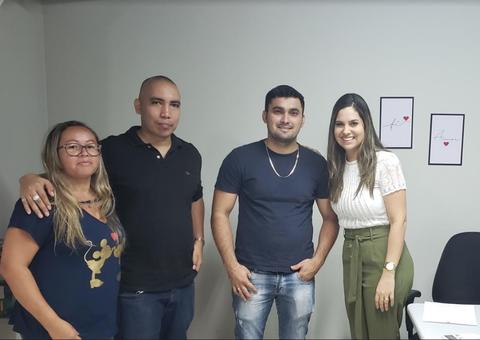 Família inclui 'segundo pai' em registro de menina em Manaus